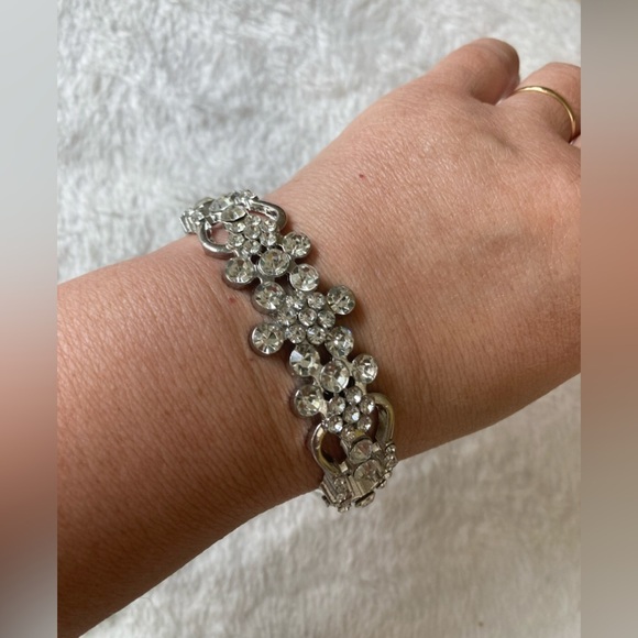 Hinged Bracelet with Brilliant Stones‎ - Picture 1 of 8